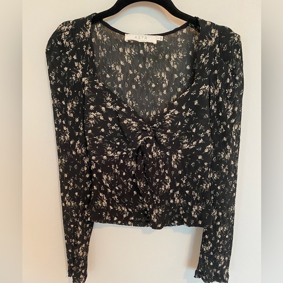 ASTR The Label Twist Front Top - Picture 4 of 7